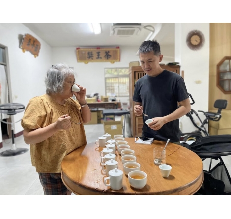 凍頂烏龍茶推薦怎麼選?評茶師比較6款凍頂茶風味 凍頂烏龍茶推薦怎麼選?評茶師比較6款凍頂茶風味